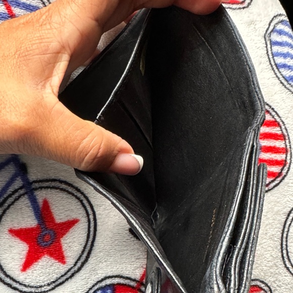 CHANEL Black Leather Wallet - Picture 5 of 8